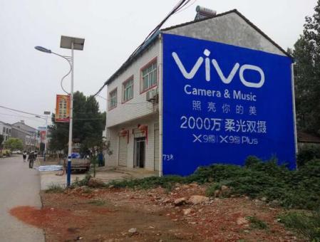鲁甸刷墙广告和喷绘墙体广告哪个效果好？