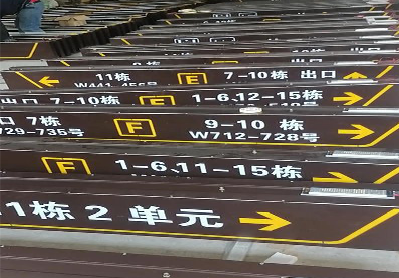 鲁甸广告标识中，常见的几种安装方式。