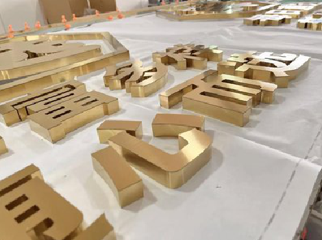 鲁甸拉丝不锈钢字的特点。